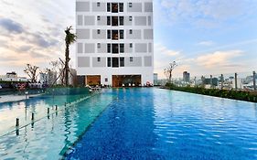 Central Business District Rivergate Apartment - Free Pickup & Pool